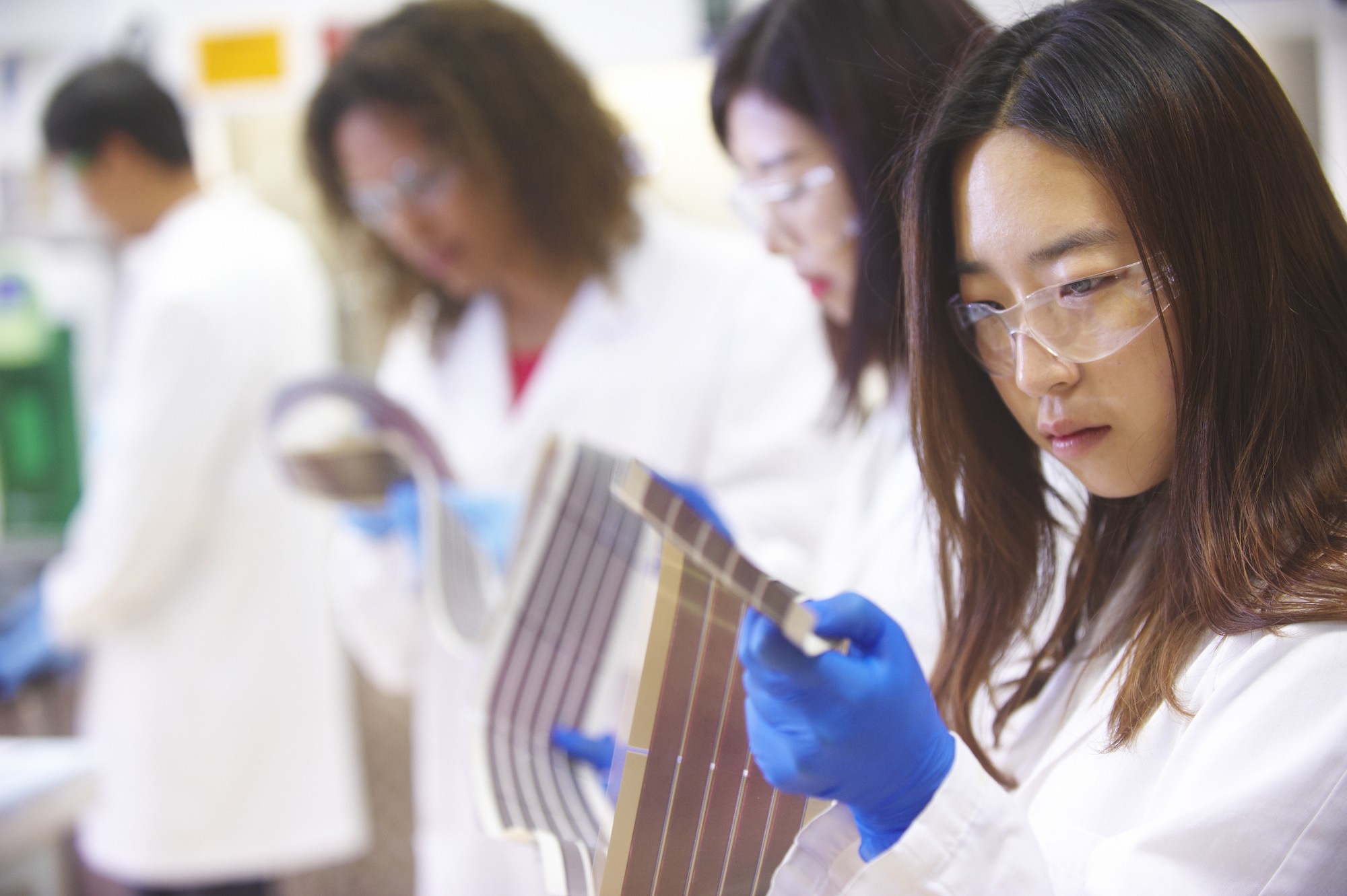 /-/media/Global/RISE_Accelerator/RS2649_Clayton_Feb-2015_0920-flexible-electronics-lpr.jpg?mw=1000&hash=E9D80B18E7B864FCB63E4F492671DC2B